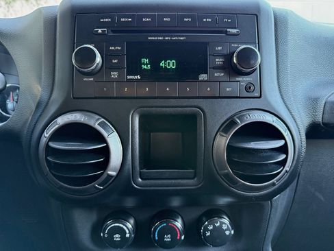 Used 2018 Jeep Wrangler Sport image 30