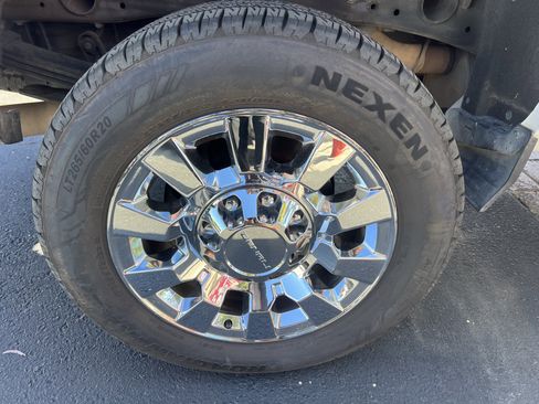 Used 2019 Chevrolet Silverado 2500 LT w/ LT Convenience Package image 11