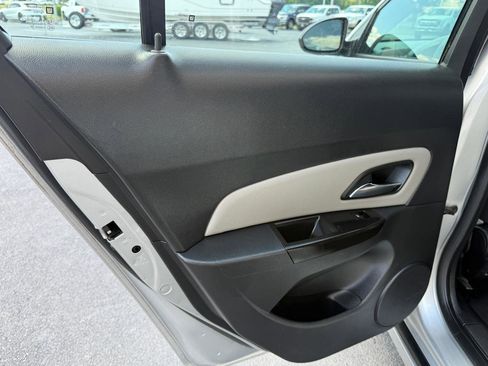 Used 2014 Chevrolet Cruze LS FWD image 11