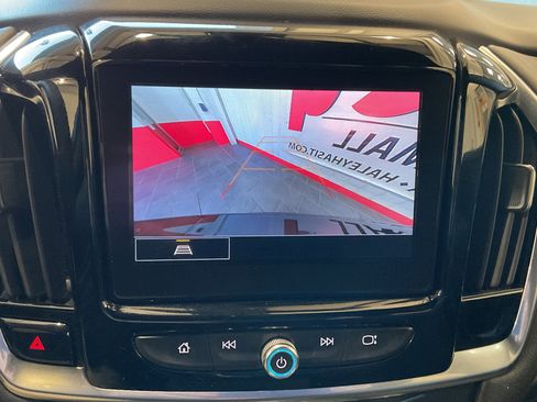 Used 2023 Chevrolet Traverse LT image 27