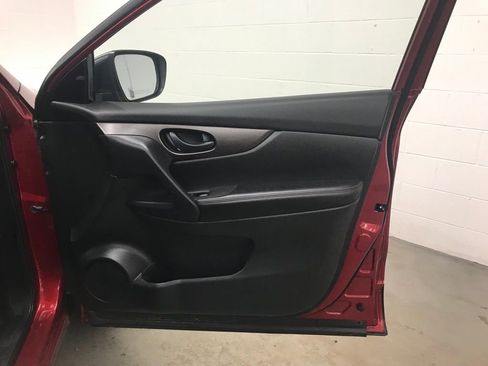 Used 2021 Nissan Rogue Sport S image 32