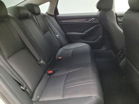Used 2018 Honda Accord Touring image 19