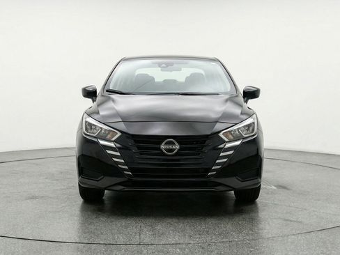 Used 2025 Nissan Versa SV image 2