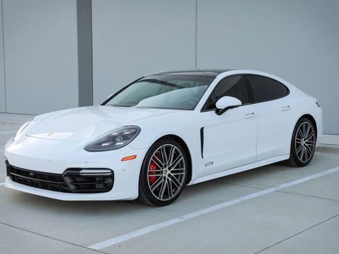Used 2019 Porsche Panamera GTS w/ Premium Package Plus image 4