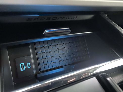 Used 2023 Ford Expedition XLT image 26