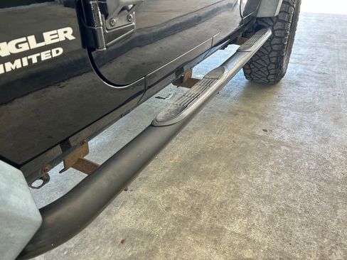 Used 2012 Jeep Wrangler Unlimited Rubicon w/ Connectivity Group AWD/4WD image 13