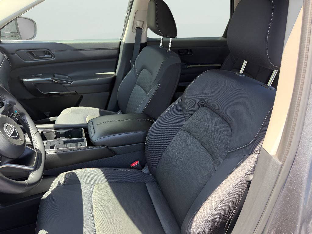 Used 2024 Nissan Pathfinder SV FWD image 30