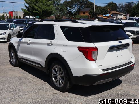 Used 2022 Ford Explorer XLT w/ Equipment Group 202A image 8