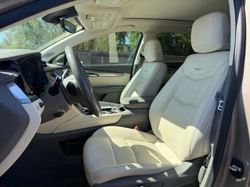 Used 2022 Cadillac XT5 Premium Luxury w/ Technology Package FWD image 12