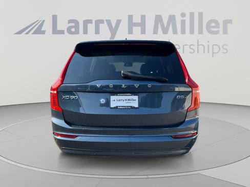 Used 2023 Volvo XC90 B5 Core AWD/4WD image 4