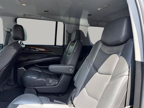Used 2019 Cadillac Escalade ESV Luxury RWD image 28