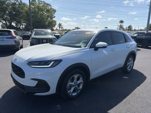 Used 2023 Honda HR-V LX image 3