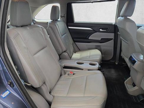 Used 2015 Toyota Highlander XLE FWD image 19