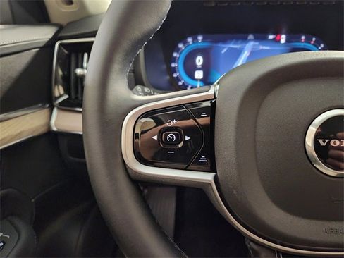 Used 2025 Volvo XC90 B5 Plus image 28