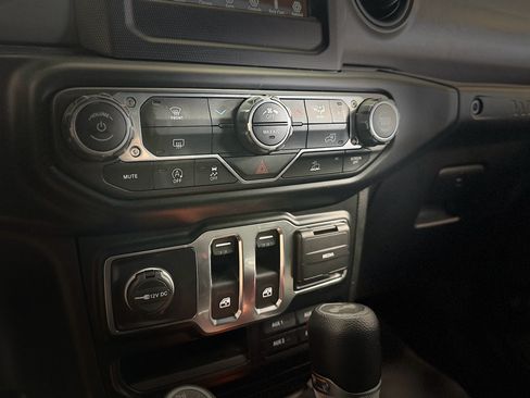 Used 2022 Jeep Wrangler Sport AWD/4WD image 20