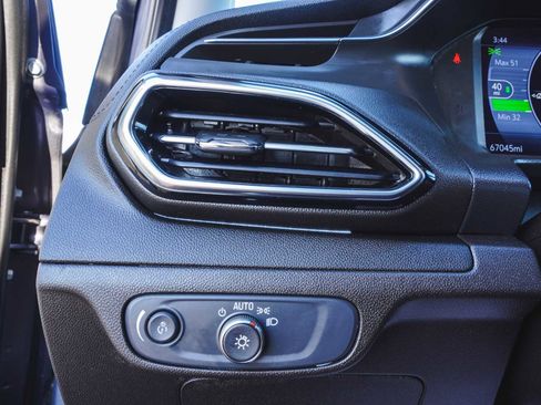 Used 2022 Chevrolet Bolt EUV LT w/ Convenience Package image 21