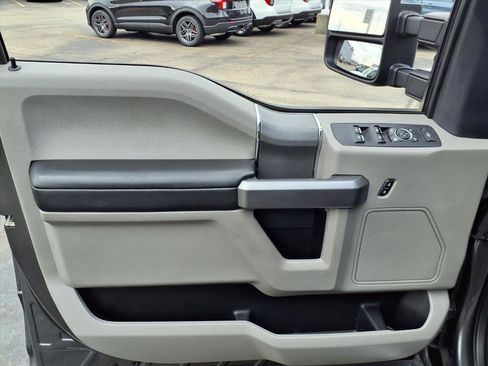 Used 2022 Ford F350 XLT w/ XLT Premium Package image 14