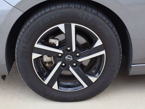 Used 2024 Nissan Sentra SV FWD image 28
