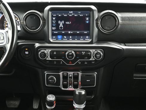 Used 2021 Jeep Wrangler Unlimited Sahara AWD/4WD image 17