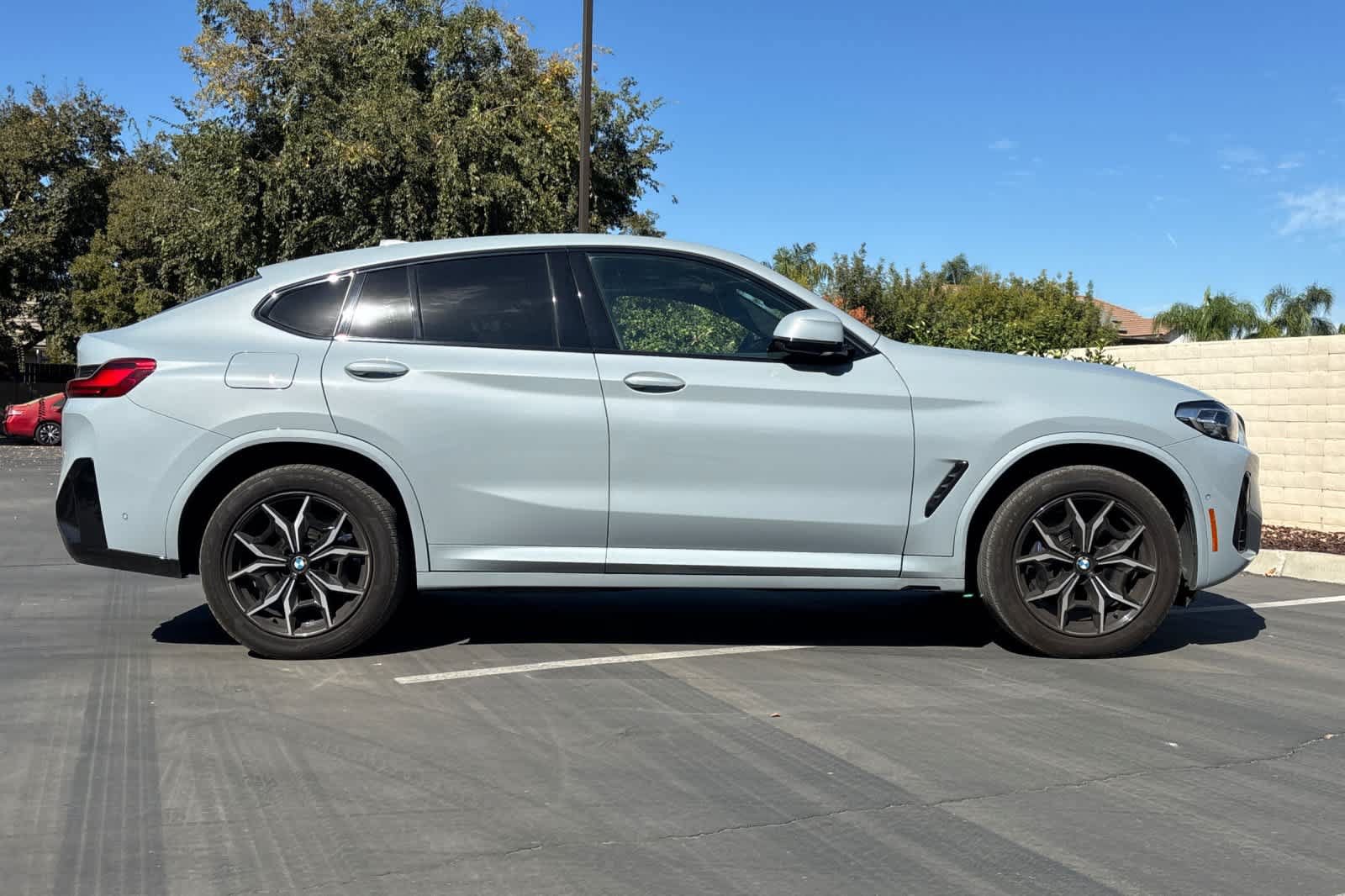 Used 2024 BMW X4 xDrive30i AWD/4WD image 9