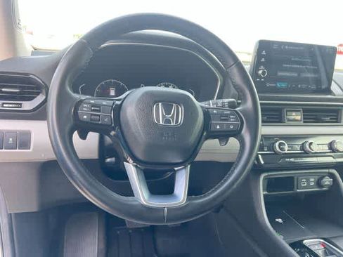 Certified 2024 Honda Pilot Touring image 17