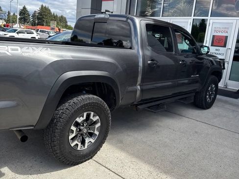 Certified 2019 Toyota Tacoma TRD Off-Road AWD/4WD image 4