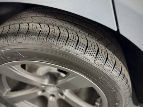 New 2026 Porsche Macan AWD/4WD image 18