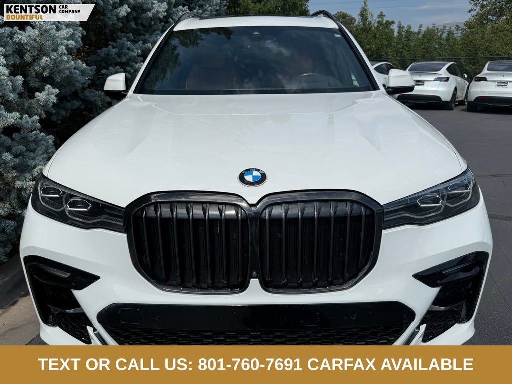 Used 2022 BMW X7 xDrive40i w/ M Sport Package AWD/4WD image 2