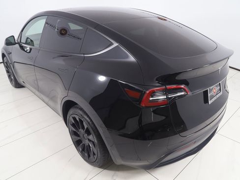 Used 2025 Tesla Model Y Long Range image 26