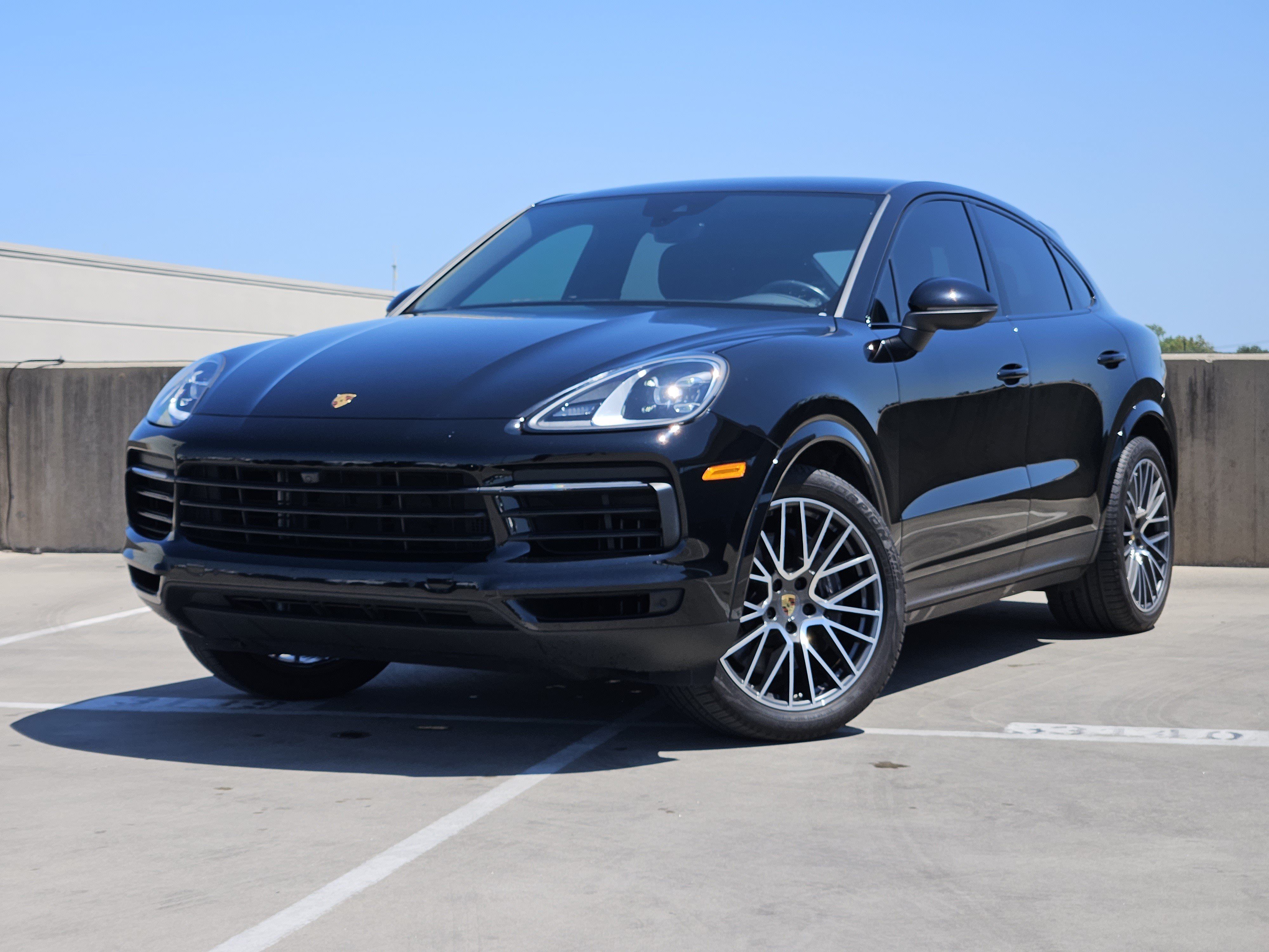Certified 2023 Porsche Cayenne Coupe AWD/4WD image 1