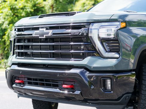 Used 2026 Chevrolet Silverado 2500 LTZ w/ LTZ Plus Package AWD/4WD image 39