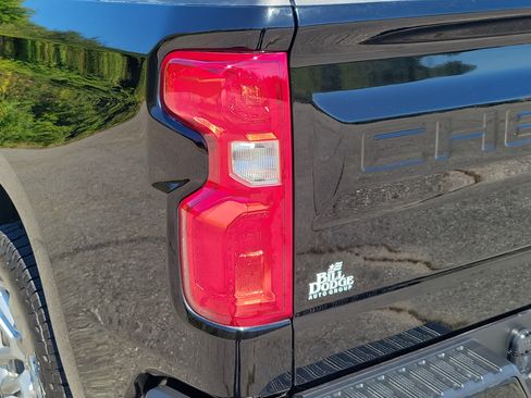 Used 2022 Chevrolet Silverado 1500 RST w/ Convenience Package II AWD/4WD image 11