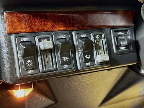 Used 2000 HUMMER H1 4-Door Wagon AWD/4WD image 14
