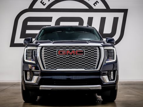 Used 2023 GMC Yukon XL Denali w/ Advanced Technology Package AWD/4WD image 4