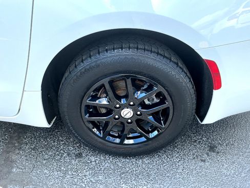 Used 2021 Chrysler Voyager Lxi image 6