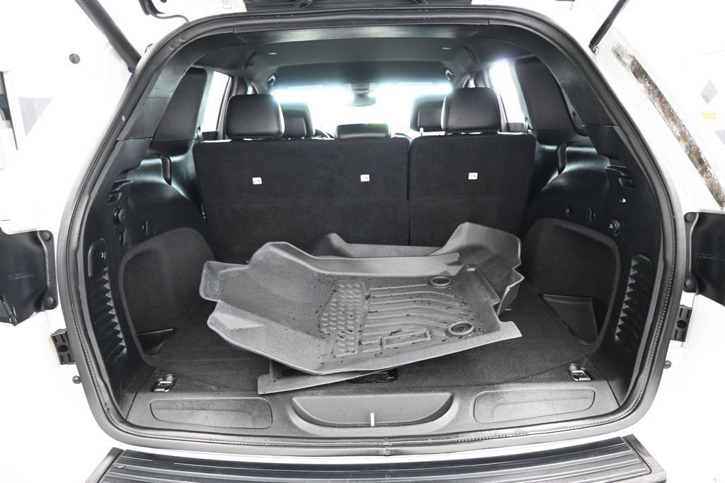 Used 2018 Jeep Grand Cherokee Altitude RWD image 33