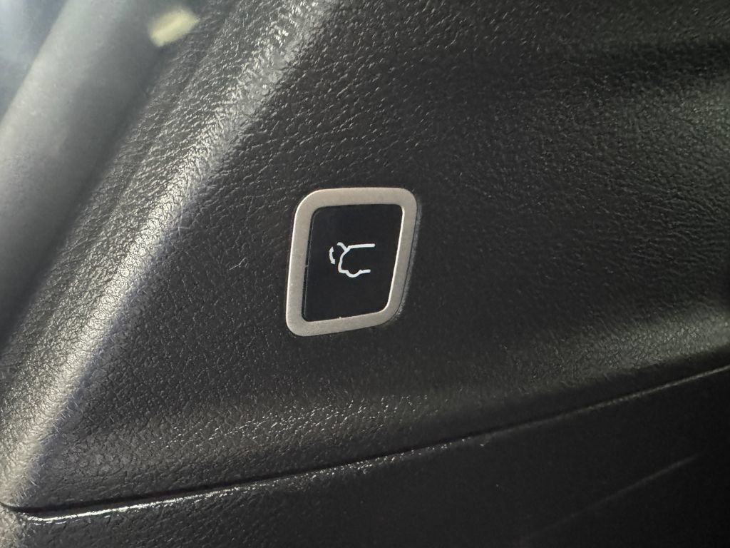 Used 2025 Chrysler Pacifica Select FWD image 36
