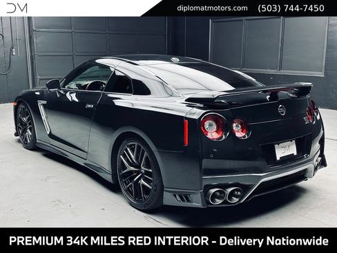 Used 2018 Nissan GT-R Premium w/ Premium Interior Package AWD/4WD image 5