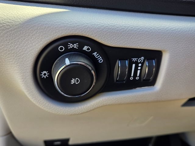 Used 2017 Chrysler Pacifica Touring-L Plus w/ Advanced Safetytec Group FWD image 31