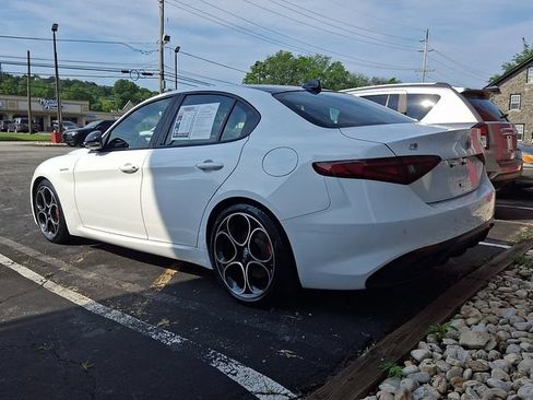 Used 2023 Alfa Romeo Giulia Veloce RWD image 4
