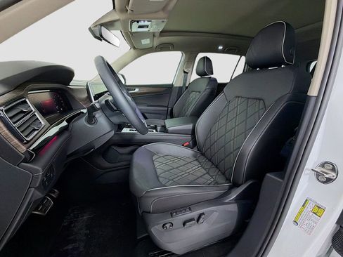 Used 2025 Volkswagen Atlas SEL Premium R-Line image 23