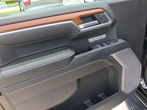 Used 2023 GMC Sierra 1500 Denali w/ Technology Package RWD image 14
