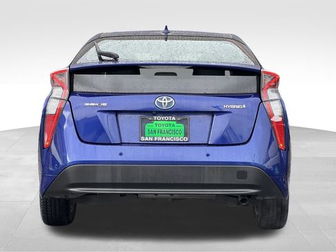 Certified 2018 Toyota Prius Three image 4