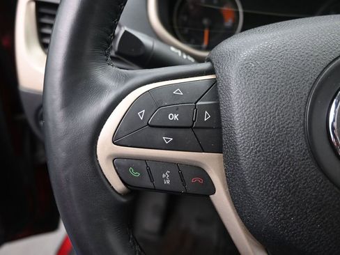 Used 2017 Jeep Cherokee Limited image 32