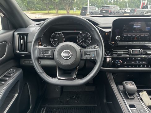 Used 2025 Nissan Pathfinder Rock Creek AWD/4WD image 23