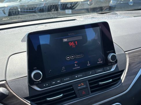 Used 2025 Nissan Altima 2.5 SV FWD image 20