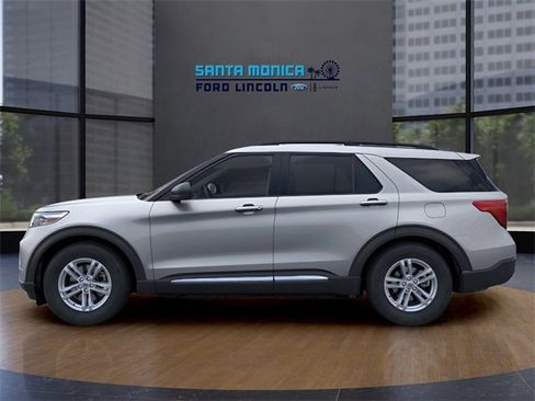 Used 2024 Ford Explorer XLT w/ Equipment Group 202A image 5