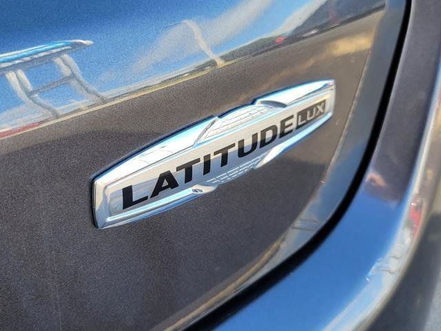 Used 2023 Jeep Compass Latitude AWD/4WD image 32