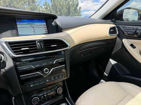 Used 2017 INFINITI QX30 Premium w/ Navigation Package AWD/4WD image 32