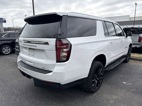 Used 2022 Chevrolet Suburban LT w/ Luxury Package image 21